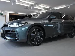 Mörkgrå Ny 2025 VW Passat Edition Kombi | 489 800 kr (Superpris)