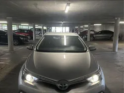 Silver Begagnad 2017 Toyota Auris Hybrid Active Halvkombi | 130 000 kr (Lite dyr)