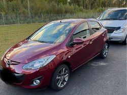 Röd Begagnad 2013 Mazda 2 Halvkombi | 70 000 kr (Marknadspris)