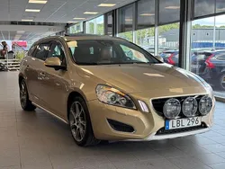 Ljusgul (gul) Begagnad 2011 Volvo V60 Summum Kombi | 129 900 kr (Dyr)