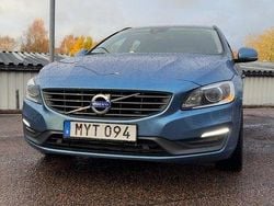Blå Begagnad 2014 Volvo V60 Kinetic Kombi | 109 900 kr