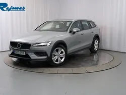 Grå Begagnad 2024 Volvo V60 CC Core Kombi | 409 900 kr (Bra pris)