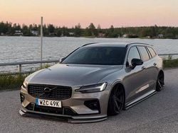 Grå Begagnad 2020 Volvo V60 R-Design Kombi | 360 000 kr (Lite dyr)