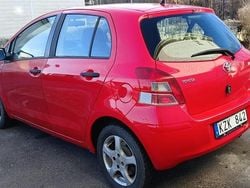 Röd Begagnad 2010 Toyota Yaris Halvkombi | 38 000 kr (Bra pris)