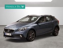 Blå Begagnad 2013 Volvo V40 CC Kombi | 147 900 kr (Marknadspris)