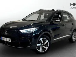 Svart (black) Begagnad 2022 MG ZS Luxury Sedan | 244 900 kr (Bra pris)