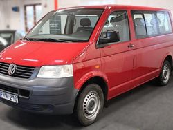 Mörkröd Begagnad 2007 VW Shuttle Minibuss | 139 900 kr