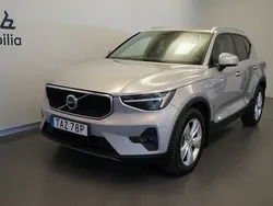 Silver Begagnad 2023 Volvo XC40 Core SUV | 369 500 kr (Marknadspris)