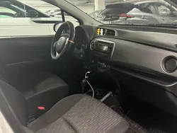 Vit Begagnad 2014 Toyota Yaris Hybrid Life Halvkombi | 88 000 kr