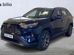 Mörkblå Begagnad 2022 Toyota RAV4 Hybrid SUV | 289 900 kr (Marknadspris)