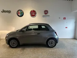 Grå Begagnad 2022 Fiat 500e Cab | 299 900 kr (Dyr)