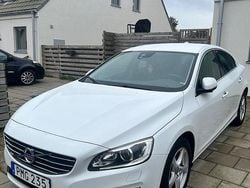 Vit Begagnad 2015 Volvo S60 Momentum Sedan | 129 900 kr (Marknadspris)