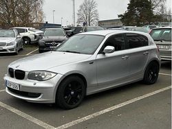 Grå Begagnad 2010 BMW 118 Halvkombi | 54 900 kr (Bra pris)