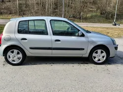 Grå Begagnad 2005 Renault Clio R.S. Halvkombi | 20 000 kr (Marknadspris)