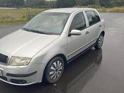 Silver Begagnad 2005 Skoda Fabia Dynamic Halvkombi | 19 900 kr (Marknadspris)