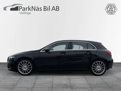 Svart Begagnad 2018 Mercedes A180 Halvkombi | 219 900 kr (Marknadspris)
