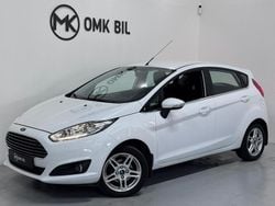 Vit Begagnad 2013 Ford Fiesta Titanium Halvkombi | 74 900 kr (Marknadspris)