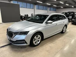 Silver Begagnad 2022 Skoda Octavia Style Kombi | 259 900 kr (Marknadspris)