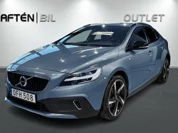 Ljusblå (ljusblå (gråmetallic)) Begagnad 2016 Volvo V40 CC Summum Kombi | 184 800 kr (Marknadspris)