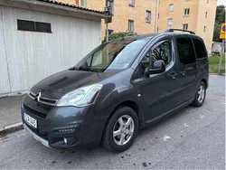 Grå Begagnad 2016 Citroën Berlingo XTR Minibuss | 95 000 kr (Lite dyr)