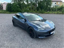 Grå Begagnad 2020 Tesla Model 3 Performance Sedan | 258 999 kr (Marknadspris)