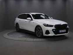Vit Begagnad 2025 BMW 530e M Sport Kombi | 679 000 kr (Marknadspris)