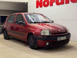 Mörkröd (röd) Begagnad 2001 Renault Clio II Halvkombi | 7 000 kr (Superpris)