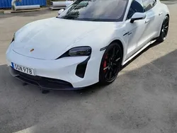 Vit Begagnad 2022 Porsche Taycan GTS Sport Turismo Sedan | 990 000 kr (Superpris)