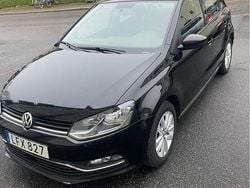 Svart Begagnad 2016 VW Polo Halvkombi | 95 000 kr (Marknadspris)