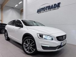 Vit Begagnad 2018 Volvo V60 CC Standard Kombi | 179 900 kr (Marknadspris)