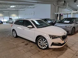 Vit Begagnad 2020 Skoda Scala Style Halvkombi | 169 800 kr (Marknadspris)
