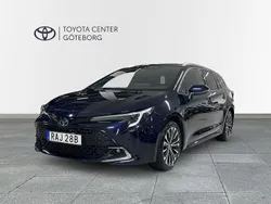 Dark blue metallic (8x8) Begagnad 2023 Toyota Corolla Style Kombi | 289 900 kr (Marknadspris)