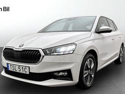 Vit (candy white) Begagnad 2023 Skoda Fabia Style Halvkombi | 216 900 kr (Marknadspris)