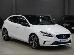 Vit (vit metallic) Begagnad 2018 Volvo V40 R-Design Momentum Kombi | 199 900 kr (Marknadspris)