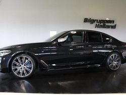 Svart (svart sapphire metallic ) Begagnad 2017 BMW M550 Shadowline Sedan | 409 900 kr (Bra pris)