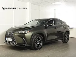Grön Begagnad 2023 Lexus NX450h+ Business Edition SUV | 579 900 kr (Marknadspris)