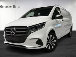 Vit (white) Ny 2024 Mercedes Vito Minibuss | 668 625 kr (Marknadspris)