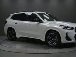 Vit Begagnad 2023 BMW iX1 M Sport SUV | 509 000 kr (Marknadspris)