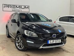 Svart Begagnad 2015 Volvo V60 CC Summum Kombi | 189 900 kr (Marknadspris)