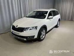 Vit Begagnad 2019 Skoda Octavia Scout Kombi | 214 900 kr