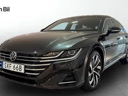 Mörkgrå (mangan grey metallic) Begagnad 2022 VW Arteon R-line Kombi | 339 900 kr (Marknadspris)