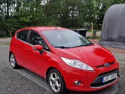 Röd Begagnad 2011 Ford Fiesta Halvkombi | 29 000 kr (Marknadspris)