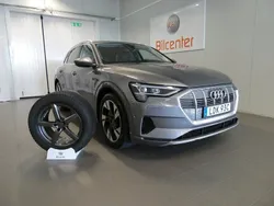 Grå Begagnad 2022 Audi e-tron SUV | 364 900 kr (Bra pris)