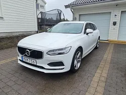Vit Begagnad 2019 Volvo V90 Momentum Kombi | 195 000 kr (Marknadspris)