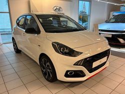 Vit (atlas white) Ny 2025 Hyundai i10 N Line Halvkombi | 211 900 kr (Dyr)