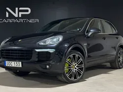 Svart Begagnad 2015 Porsche Cayenne S E-Hybrid Sport SUV | 339 900 kr (Marknadspris)