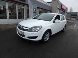 Vit Begagnad 2011 Opel Astra Halvkombi | 52 500 kr (Marknadspris)