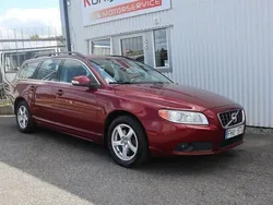 Mörkröd Begagnad 2010 Volvo V70 Momentum Kombi | 69 500 kr (Marknadspris)