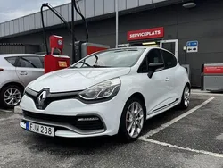 Vit Begagnad 2015 Renault Clio IV R.S. Halvkombi | 135 000 kr
