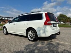 Vit Begagnad 2016 Volvo V70 Momentum Kombi | 130 000 kr (Marknadspris)
